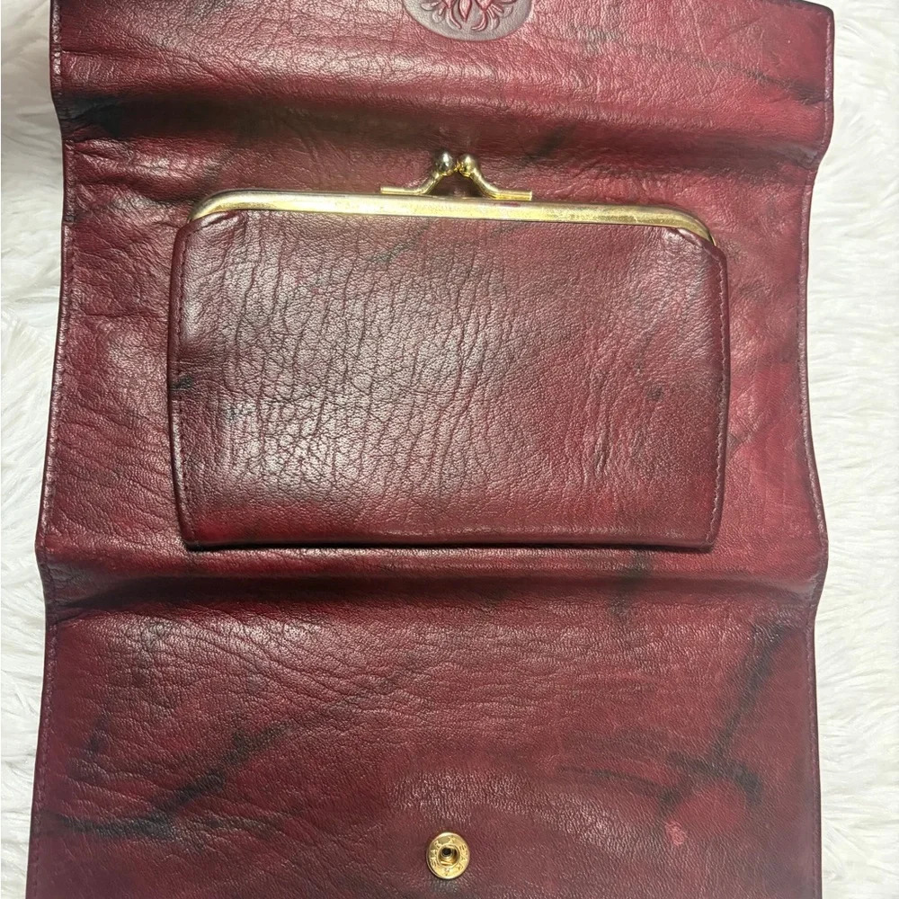 Buxton Leather Envelope Wallet in Wine Red